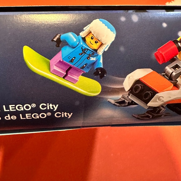 Lego City Advent Calendar 60235 - Picture 10 of 15